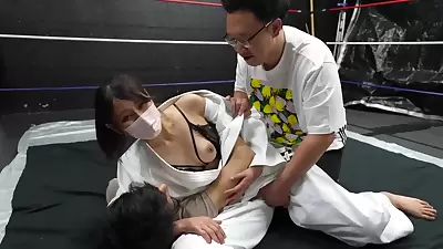 Judo Girl Yawara-chan] When She Realized It, She Was Taken Off Her Street Clothes And A Threesome St