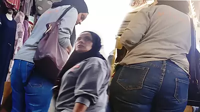 CANDID BIG ASS ARAB WOMEN IN JEANS